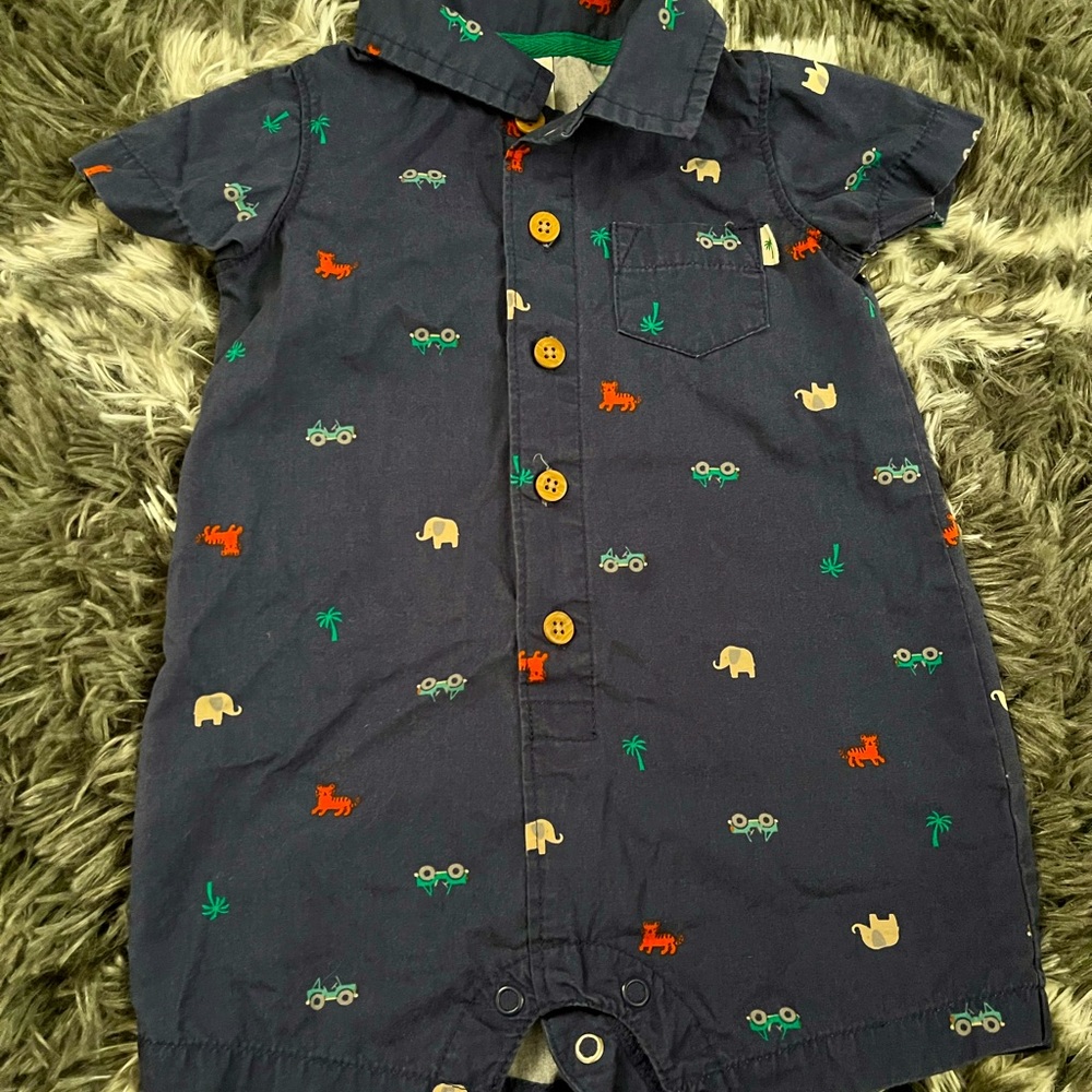 EUC Carter’s Short-sleeved Romper Size 6 months
